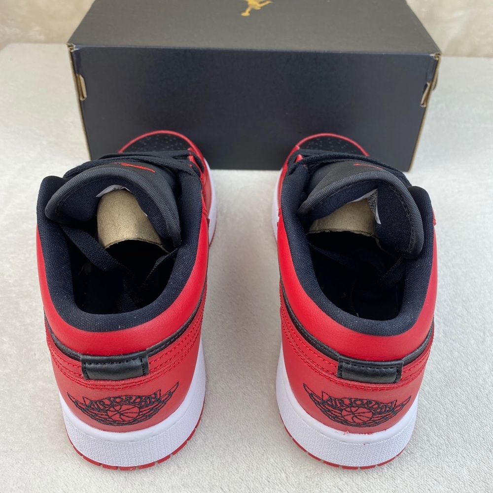 Nike Air Jordan 1 Low ‘Reverse Bred’ Grade School - Picture 4 of 6